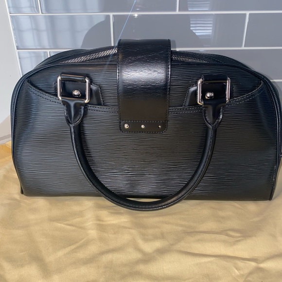 Louis Vuitton

Black Epi Leather Montaigne GM bag - Picture 4 of 7